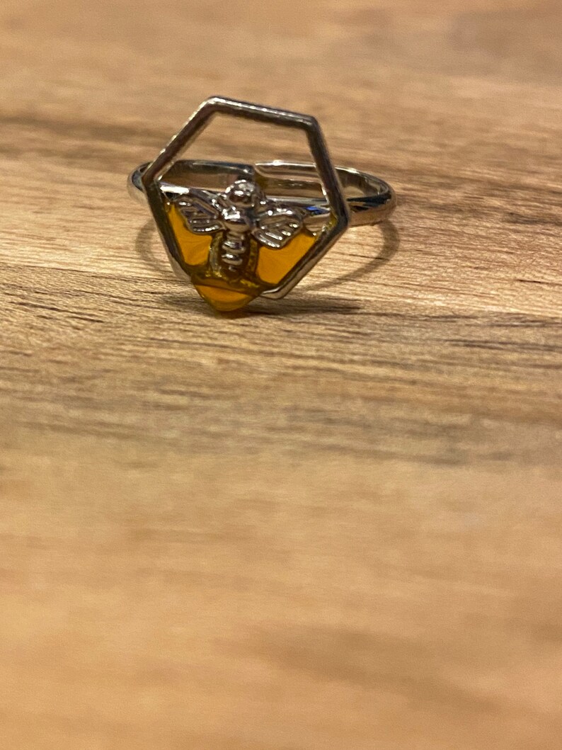 Honey bee ring