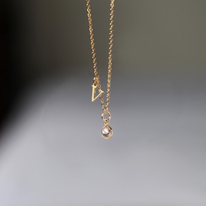 Collar de cuarzo cristalino transparente dorado/plateado. Collar de cuarzo cristalino. Collar con piedra de nacimiento de abril. Collar con dije de letra. Regalo para el Día de la Madre.