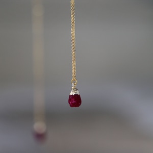 Raw Ruby Healing Crystal Gold Necklace.Ruby Necklace.July birthstone Necklace. Ruby Pendant.40th Wedding Anniversary Gift.Mothers Day Gift