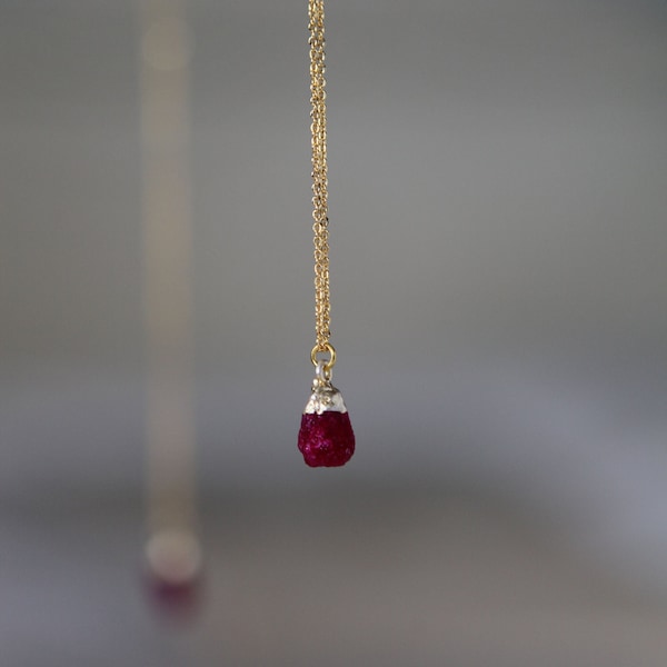 Raw Ruby Healing Crystal Gold Necklace.Ruby Necklace.July birthstone Necklace. Ruby Pendant.40th Wedding Anniversary Gift.Mothers Day Gift