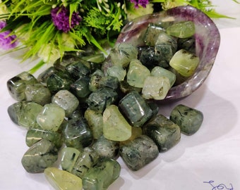 Vibrant Prehnite vert avec forêt vert Epidote Tumbled Stone For Truth, Sensibilité & Sincérité