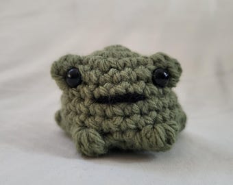 Crochet Frog| Desk Buddy | Keychain | Bag Charm