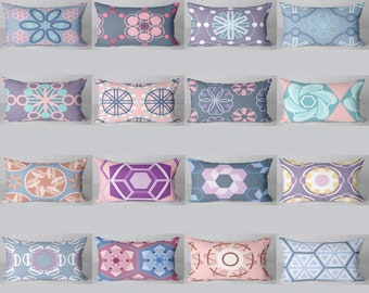 Könnte beinhalten: Ein Set mit 12 dekorativen Kissen mit geometrischen Mustern in Blautönen, Rosa, Lila und Braun. Die Kissen sind in drei Reihen mit jeweils vier Kissen angeordnet, wobei jedes Kissen ein anderes Design aufweist.