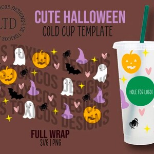 Puede incluir: Una plantilla de dise&ntilde;o digital para un vaso fr&iacute;o con tem&aacute;tica de Halloween. El dise&ntilde;o incluye fantasmas, calabazas, murci&eacute;lagos, ara&ntilde;as, estrellas y corazones. El texto "Cute Halloween Cold Cup Template" y "Full Wrap SVG | PNG" est&aacute; incluido en el dise&ntilde;o. La plantilla es para un vaso fr&iacute;o de 473 ml.