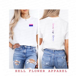 Pode incluir: Camiseta branca com uma bandeira do orgulho bissexual na frente e "o amor &eacute; amor" escrito verticalmente nas costas em cores do arco-&iacute;ris.