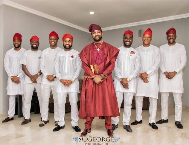 5 groomsmen outfit. African wedding suit for groomsmen.5 African Grooms train outfit. trouser and shirt with cap. fabrics for men