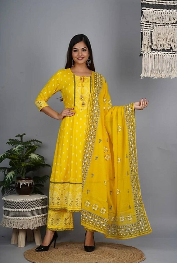 Women's Yellow Geometric Printed Regular Kurta Set With Dupatta