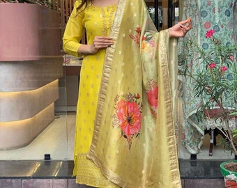 Ensemble kurta en soie Banarasi - Haldi Ceremony Yellow Golden Zari Work Kurta Pant Ensemble - Robes pour femme - Tenues de soirée - Salwar Kameez pakistanais