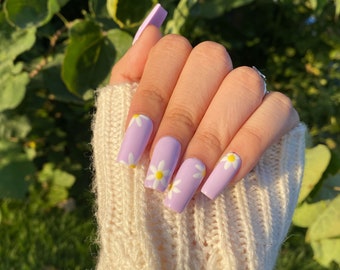 Simple Days—Purple Handpainted Daisy Press on Nails