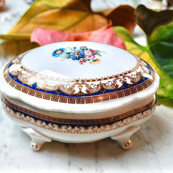 Limoges wunderschöne Vintage-Schmuckschatulle aus feinem Porzellan, verziert mit Blumen in Blau und Gold, hergestellt in Frankreich