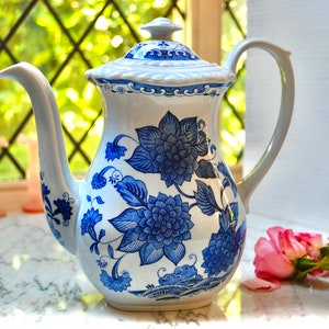 Vintage English ironstone large coffee/teapot with beautiful transfer decoration, Wedgwood