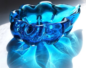 Large vintage hand blown Murano vessel in the shape of a flower boat in beautiful blue colour and in perfect condition
