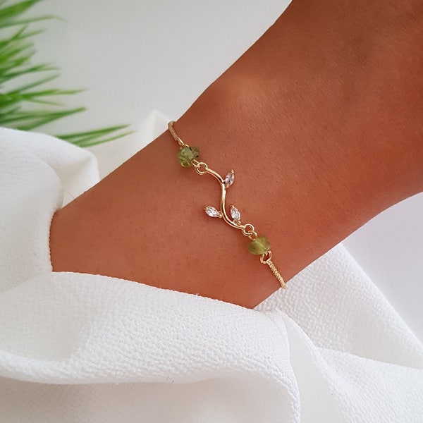 Raw Peridot Bracelet, August Birthstone Jewelry, Peridot Crystal Bracelet, Peridot Healing Jewelry, Friendship Bracelet, Birthday Gifts