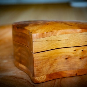 Heart Shaped Thuya Wood Hinged Box