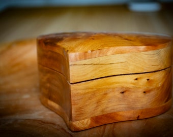 Heart Shaped Thuya Wood Hinged Box