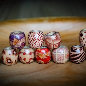 Set von 11 gemischten Dreadlock Holzperlen