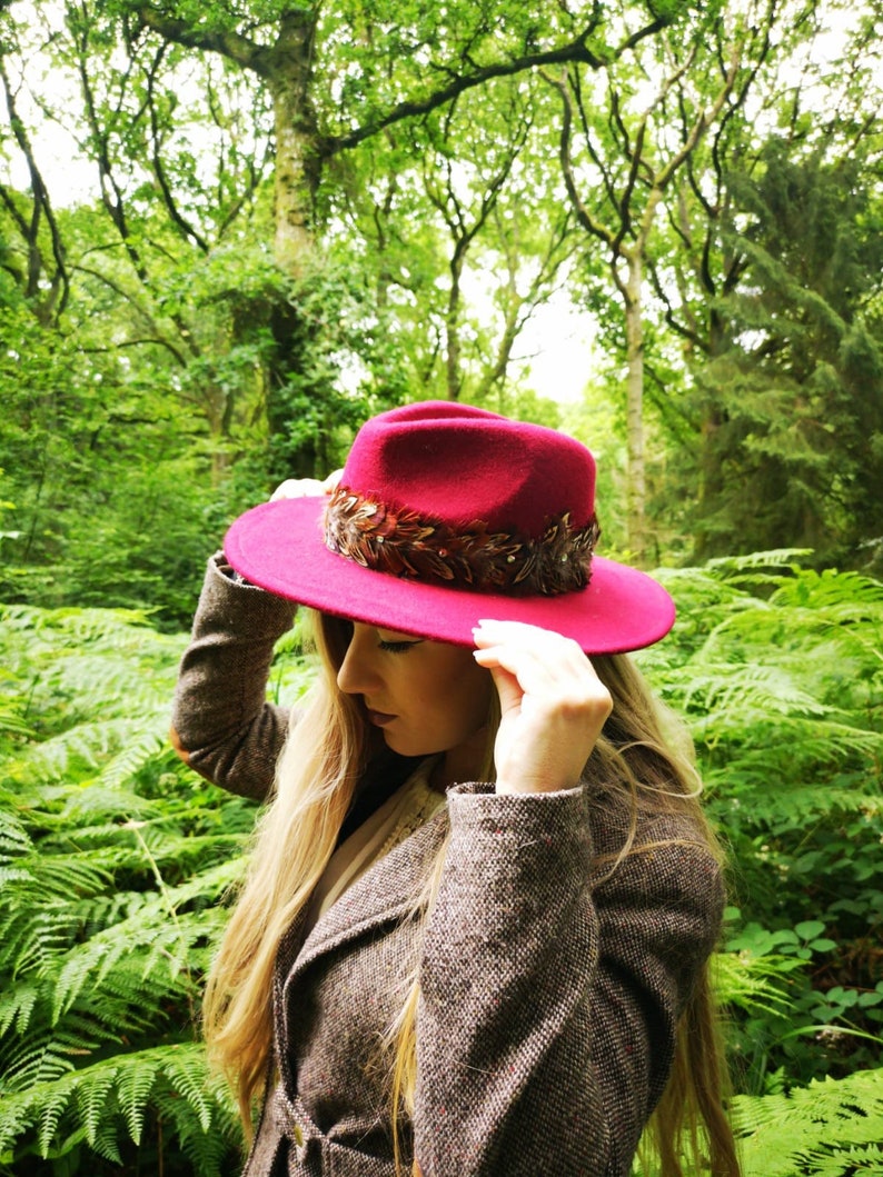 Fedora Hat Maroon Wool Pheasant Band Sparkle Glitter Gem\u2019s Beautiful Horse Racing Feathers Red