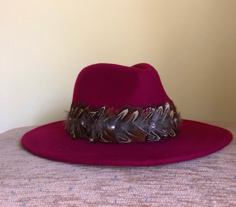 Fedora Hat Maroon Wool Pheasant Band Sparkle Glitter Gem\u2019s Beautiful Horse Racing Feathers Red