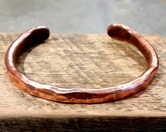 Hand Forged solid Copper bangle.Please note not available to USA or Puerto Rica !