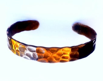 Traditionally Forged hammered narrow SOLID Copper mens and ladies bangle.Please note not available to USA or Puerto Rica !