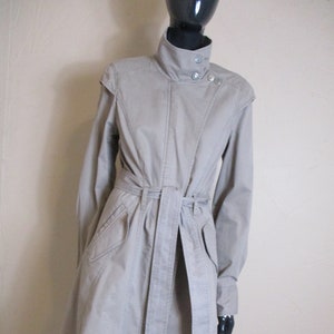 Women&#39;s vintage beige short raincoat. raincoat\vintage mac\vintage coats\wet weather\mackintosh\rain jacket