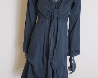 Robe vintage en coton noir pour femme avec lien à nouer sur le devant. robe vintage\robe en coton\robe bohème\robe rétro\robes vintage