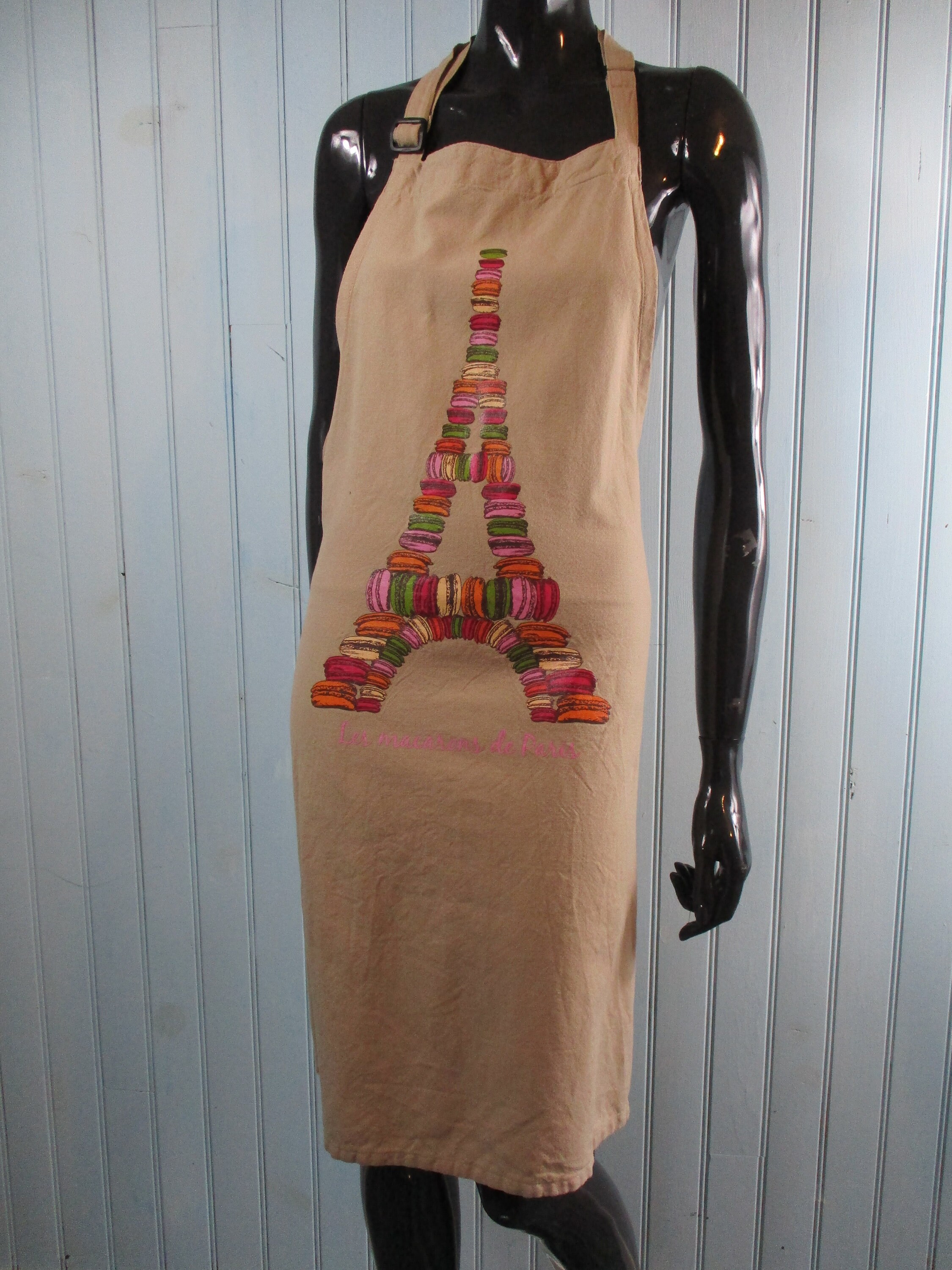 Tablier Vintage. Les Macrons de Paris sur Le Front. Coton Beige. Fabriqué en France à Partir de Coto