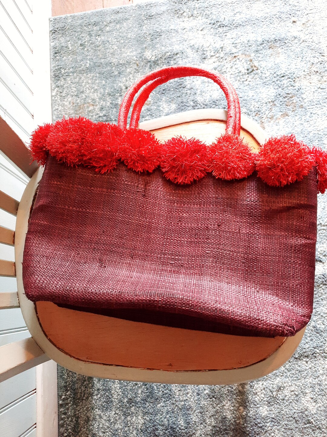 Sac Rahia Rajures Rouges Sac vintage en paille violet à pompons rouges. sac vintage\sac en ...