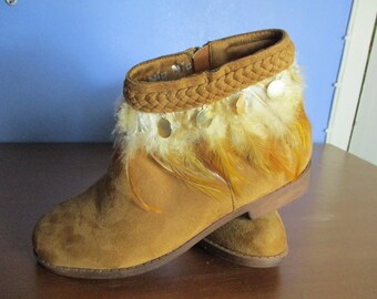 Vintage tan suede ankle boots,  size 6 uk.  vintage boots\ankle boots suede boots\tan boots\retro boots