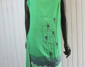 Green summer shift dress with cute motif.  vintage dress \vintage shift dress\retro dress\summer dress\green dress