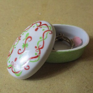 Vintage Limoges trinket box.   vintage trinket box\ceramic trinket box\ring box\vintage ring box\ceramic ring box