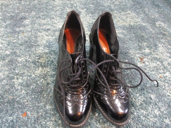 Vintage Patent Leather Heeled Brogues Size 4. Black Patent. Very Good Condition. Made by Clarke from leather.