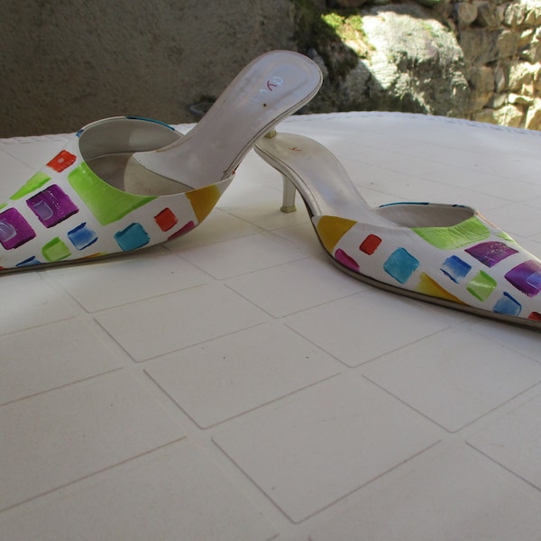 Women's vintage Italian multicolored kitten heeled mules. vintage mules\italian mules\vintage shoes\designer shoes\
