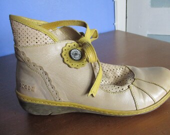 Pale tan leather DKODE ankle boots size39 \ 6 uk. vintage boots\ankle boots\yellow boots\boho boots\leather ankle boots