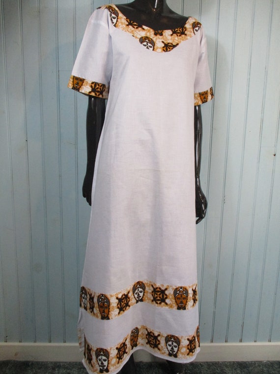White kaftan with ethnic neckline  .  vintage\kaf… - image 1