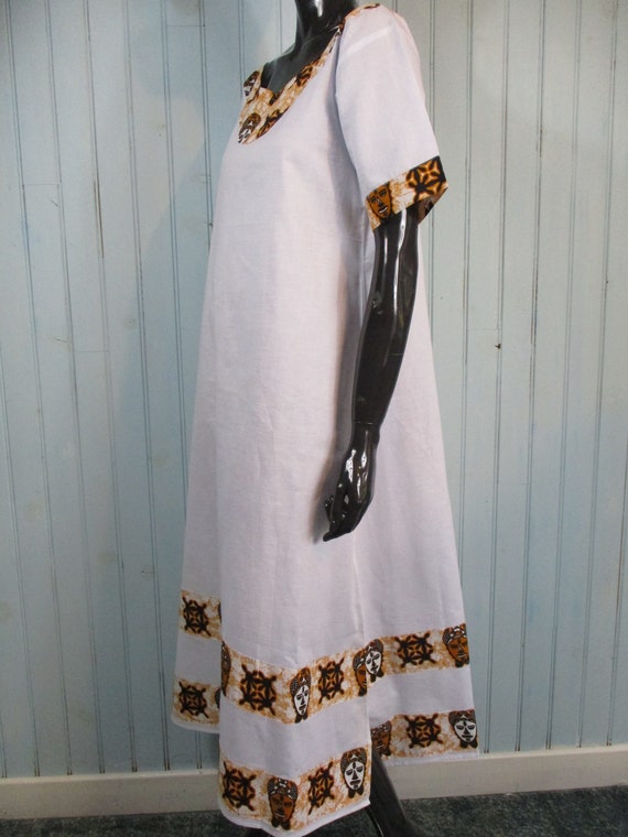White kaftan with ethnic neckline  .  vintage\kaf… - image 3