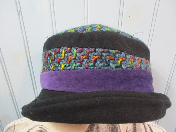 Vintage Bucket Hat in Black and Purple Lambs Wool. Vintage  display picture 2