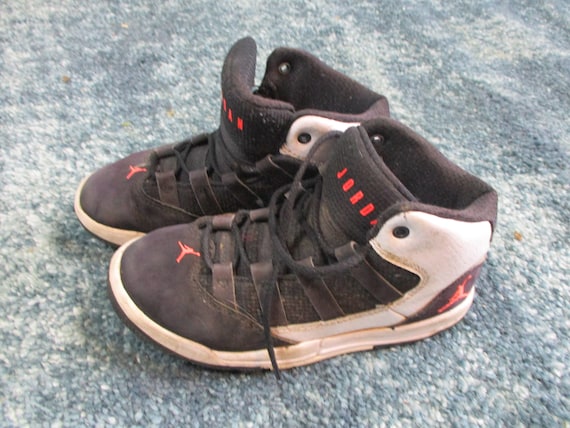Zapatillas Jordan antiguas. Talla niño 12,5 UK/31 Euro. Ante negro