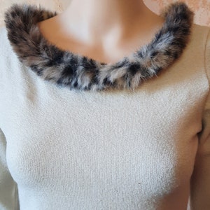 Vintage cream jumper with faux fur edging.  vintage jumper\retro jumper\boho jumper\fur jumper\cream sweater\