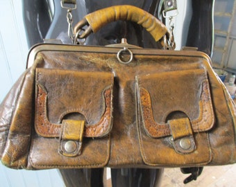 Vintage handbag,  leather doctors bag.  vintage bag\doctors bag\vintage luggage\vintage holdall\leather goods
