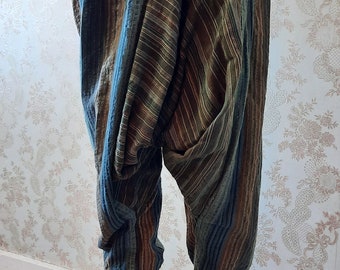 Vintage flerfärgade haremsbyxor, huvudsakligen gröna/bruna 100 % bomull. Harem\boho\byxor\loungekläder\vardagsbyxor\sommarkläder