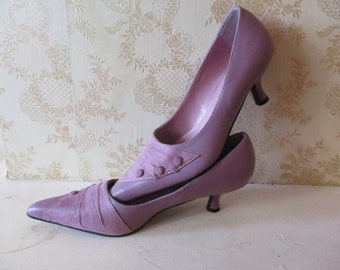 Vintage lilac leather court shoe size 39 eur.  vintage shoes\lilac shoes\leather shoes\wedding shoes\kitten heel shoes