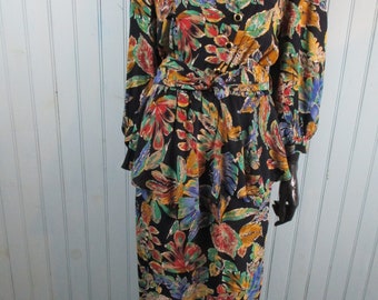 Vintage floral tie waist dress. vintage dress\tea dress\shift dress\retro dress\floral dress