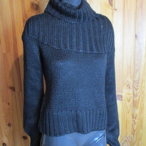 Black cropped roll neck sweater. .  vintage sweater\black sweater\roll neck jumper\polo neck\winter clothes