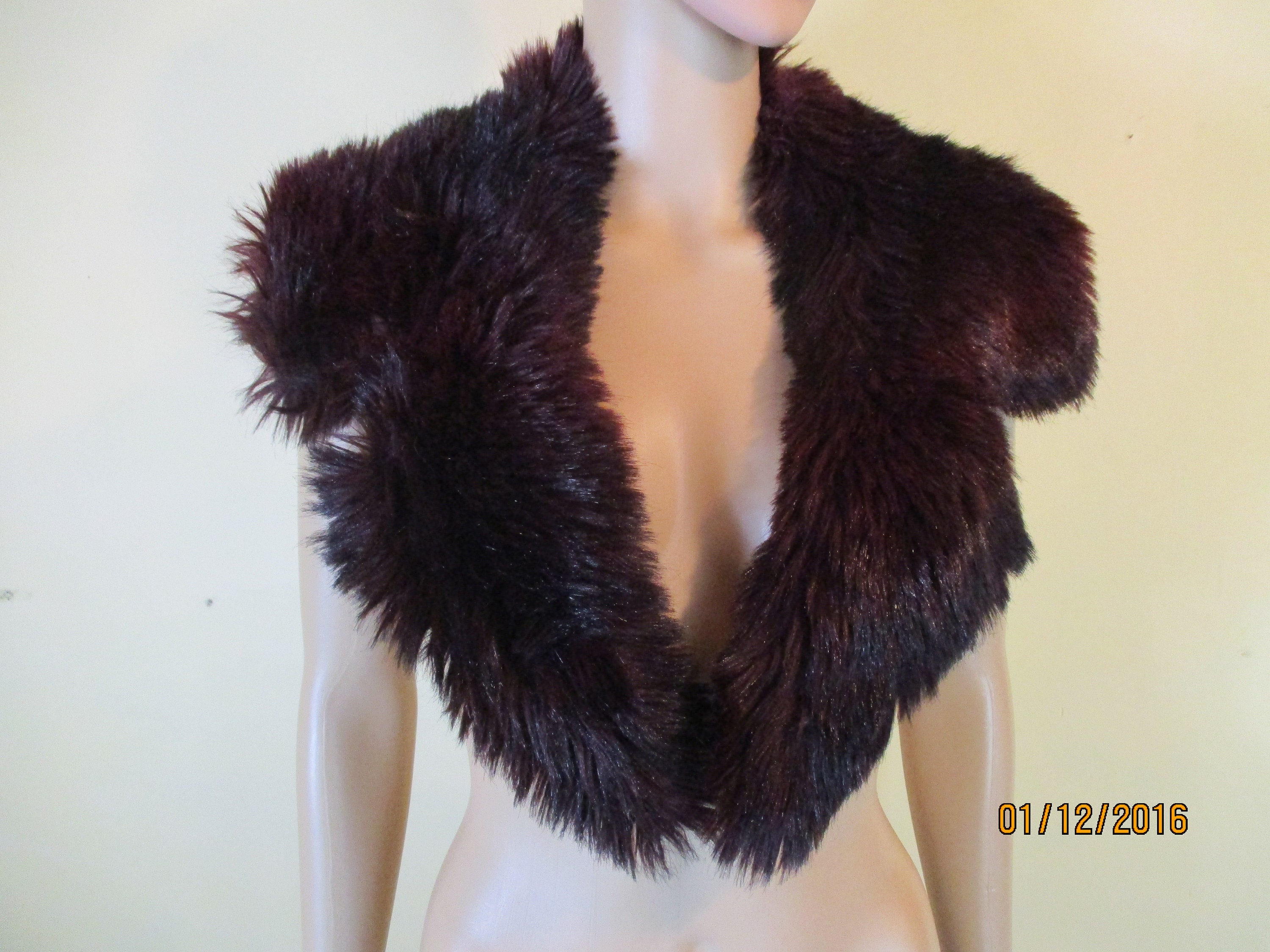 Deep purple faux fur collar.  vintage\fur stole\faux fur wrap+\fur collar\boho\retro