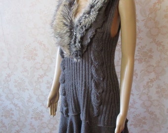 Brown sleeveless sweater dress with faux fur collar. vintage\sweater dress\ knitwear\jumper dress\cable knit