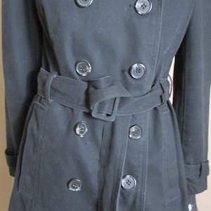 Women&#39;s vintage black raincoat, . vintage coat\raincoat\black raincoat\trenchcoat\belted raincoat\wet weather coats