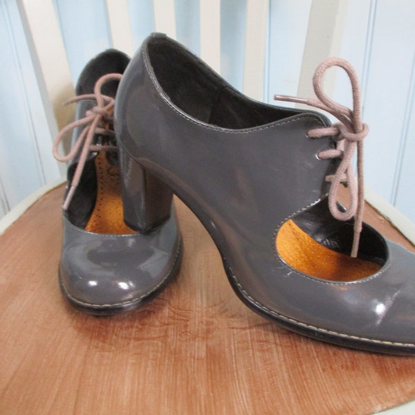 Vintage Mary Jane shoes in grey patent leather size  5 1\2 uk.  vintage shoes\leather shoes\mary jane shoes\grey shoes\boho shoes