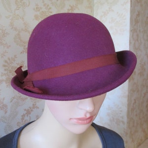 Maroon hat twenties style.  vintage\hat\womens hat\bucket hat\cloche hat\maroon hat\purple hat