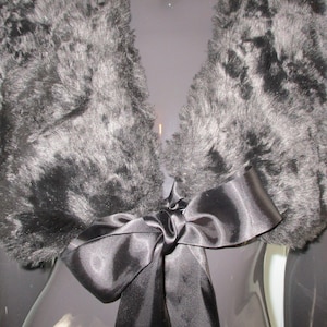 Retro black faux fur stole with a ribbon to tie.   vintage stole\vintage wrap\fur stole\fur wrap\faux fur\boho wrap\fur collar
